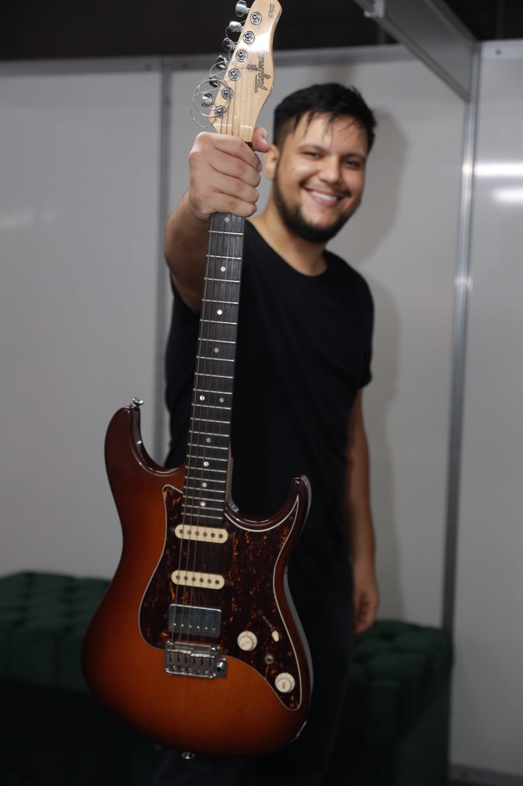 Pedro Guilherme Lima Sampaio, Guitarrista e violonista da Banda Zona Proibida